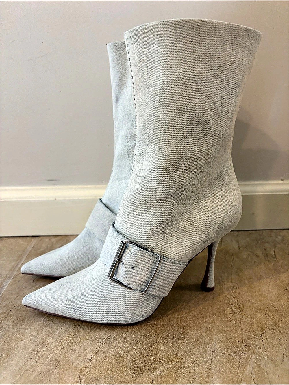 Steve Madden Pointed Toe Heeled Boots in White US 8 Like New